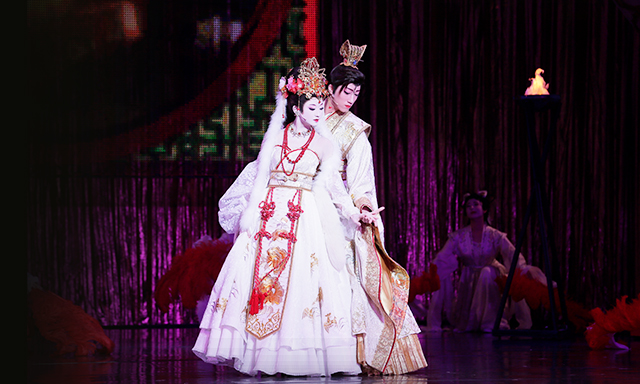 宙組『白鷺の城』『異人たちのルネサンス』特集｜宝塚歌劇 DVD・ビデオ