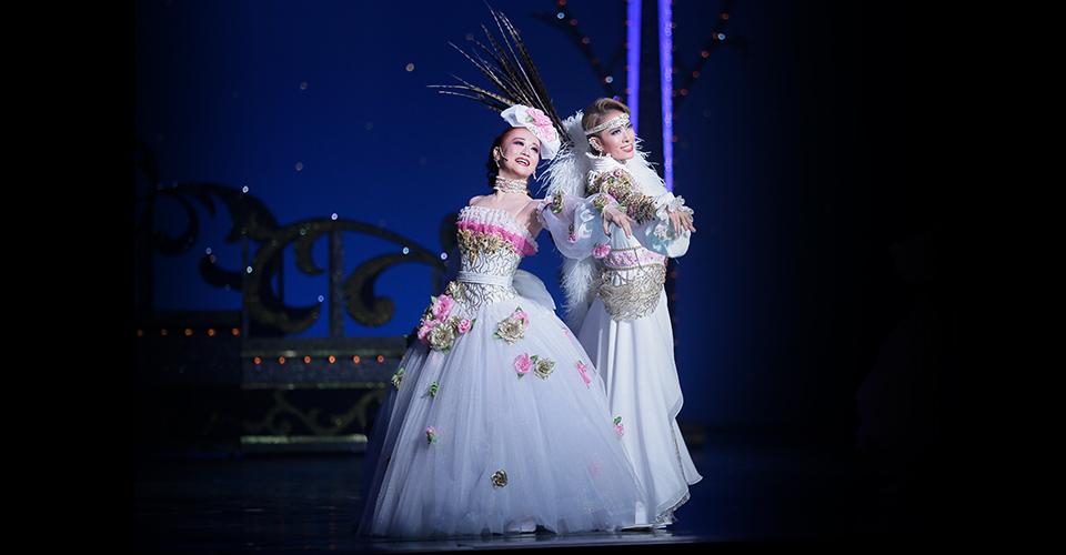 宝塚歌劇 花組『エンジェリックライ』『Jubilee』特集｜タカラヅカ