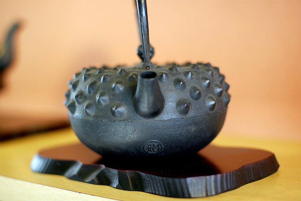 逸品作 鬼あられ 藤枝工房 南部鉄瓶の一つの鋳型で一個しか出来ない品