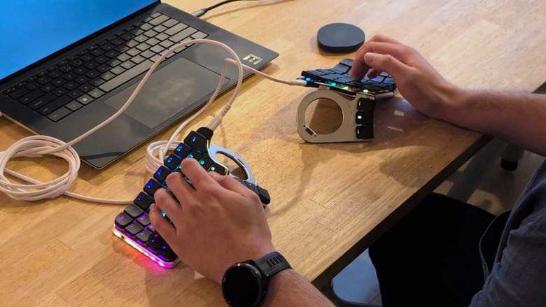 変形・合体する左右分割キーボードNAYA Createを試す。トラックボール