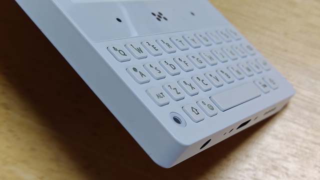 QWERTYキー好き注目の「Minimal Phone」を古の名キーボード端末と比較