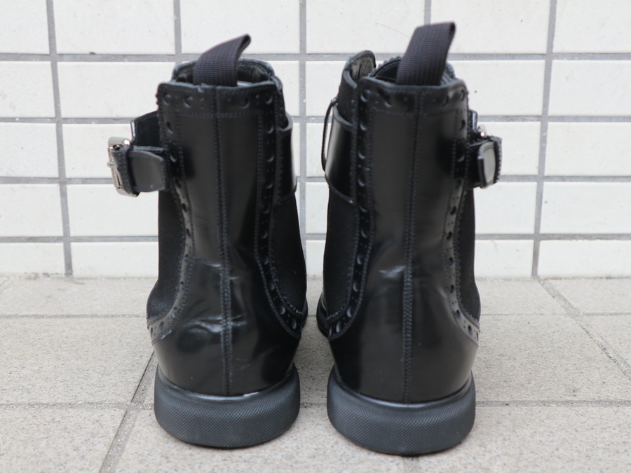 LOUIS VUITTON /ルイヴィトン】LVロゴサイドゴアストラップメダリオン