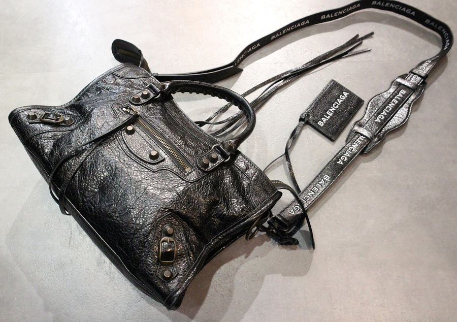 BALENCIAGA/ バレンシアガ】よりCLASSIC CITY S LOGO STRAPの