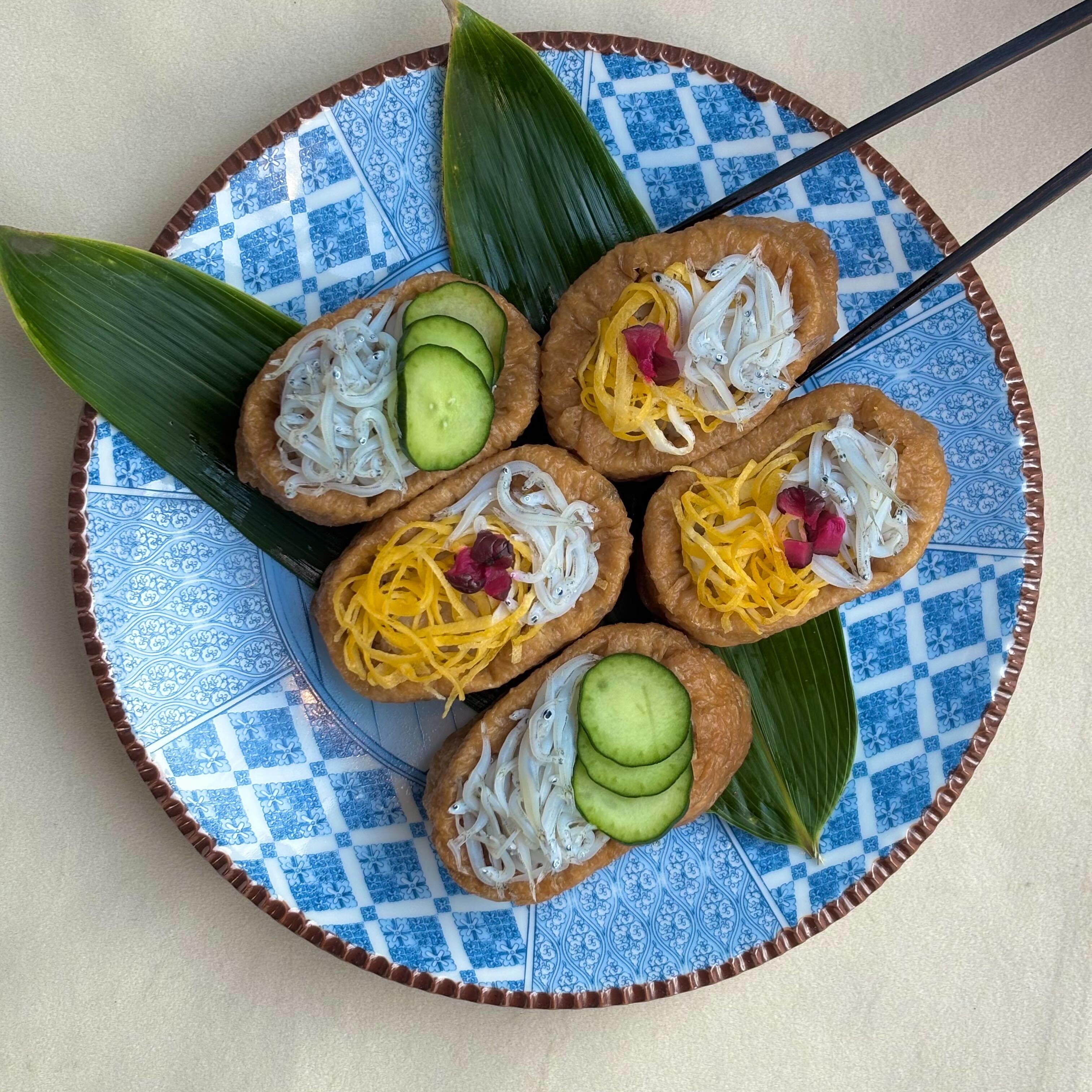 鎌倉・鶴岡八幡宮の段葛を歩くショーキチ イゲ皿》【HARVEST × イゲ皿