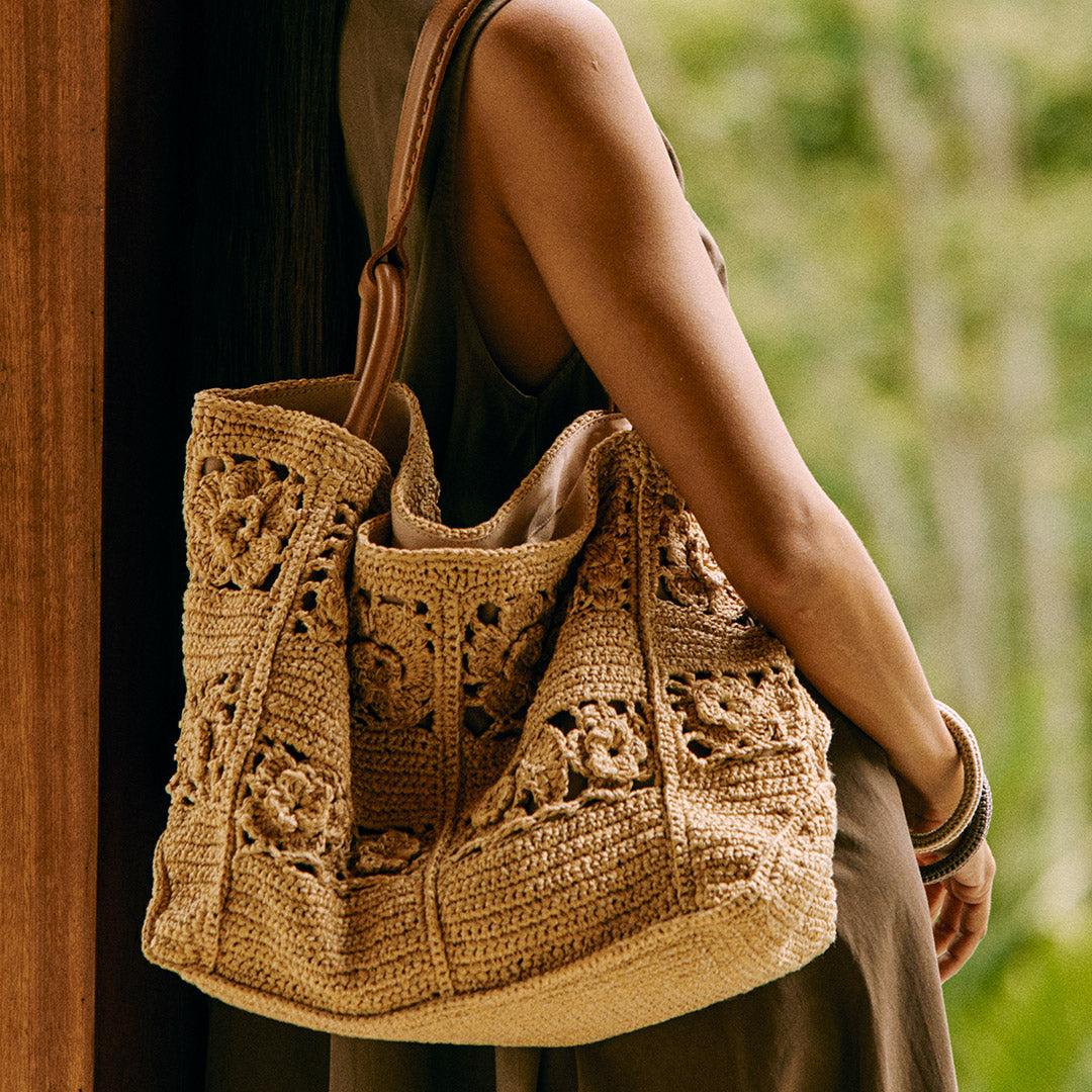 Melrose Crossbody Bag in Natural Multi Flowers Crochet – The Sak