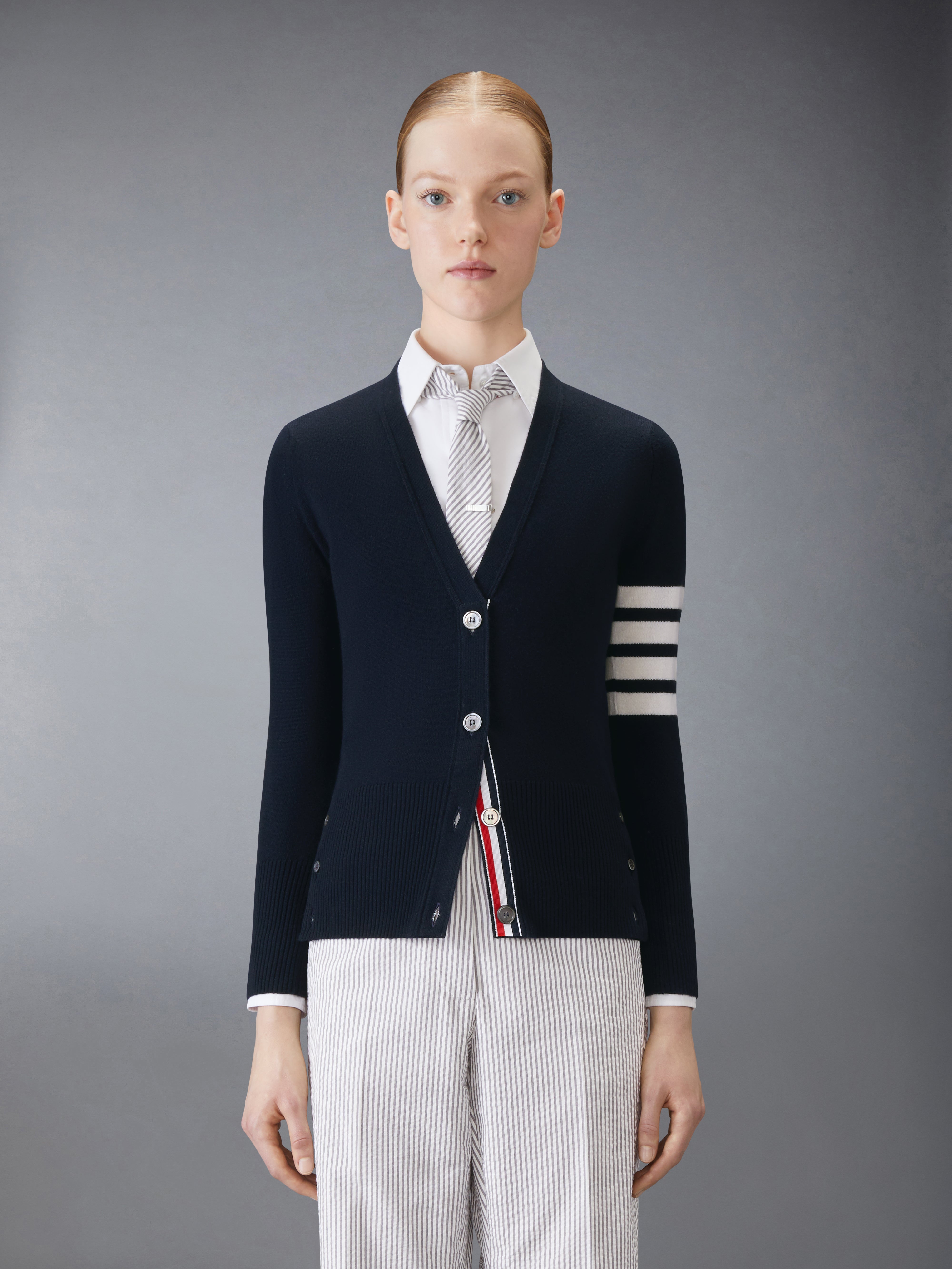 クラシック カシミヤ 4-BAR Vネック カーディガン | Thom Browne