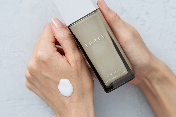 THREE バランシングステム モイスチャライザー | 乳液 | THREE（スリー