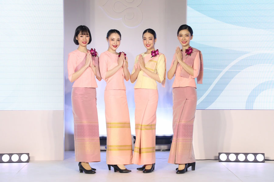 タイ国際航空、女性客室乗務員の制服刷新 - TRAICY（トライシー）