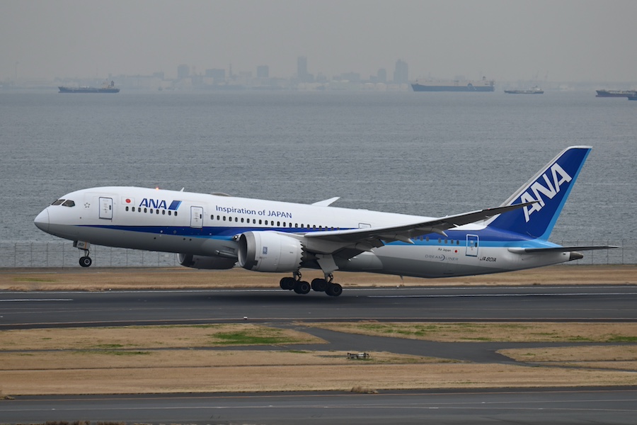 ANA初の787「JA801A」、あす3月1日“トリトンブルー姿”見納め AirJapan