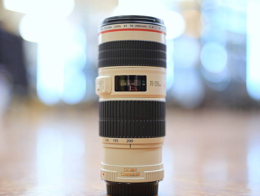 キャノンユーザーの憧れ…品格の白Lレンズ 小三元『70-200F4L』が入荷