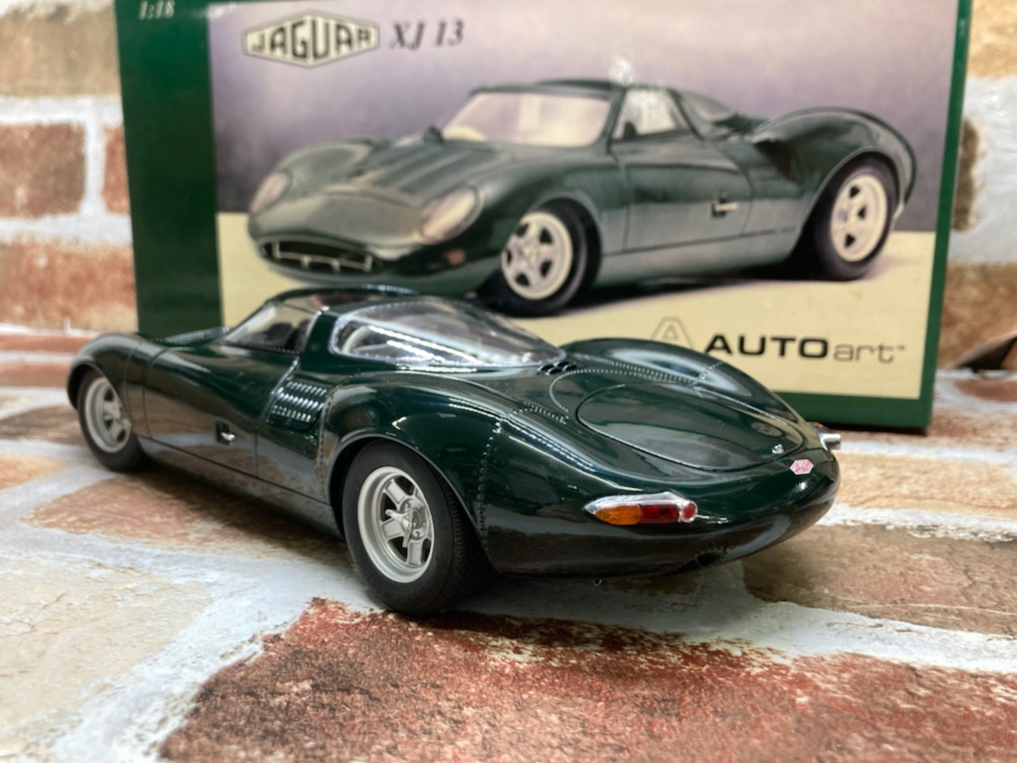 AUTO art/オートアート】JAGUAR XJ13/ジャガー XJ13 の人気モデルが