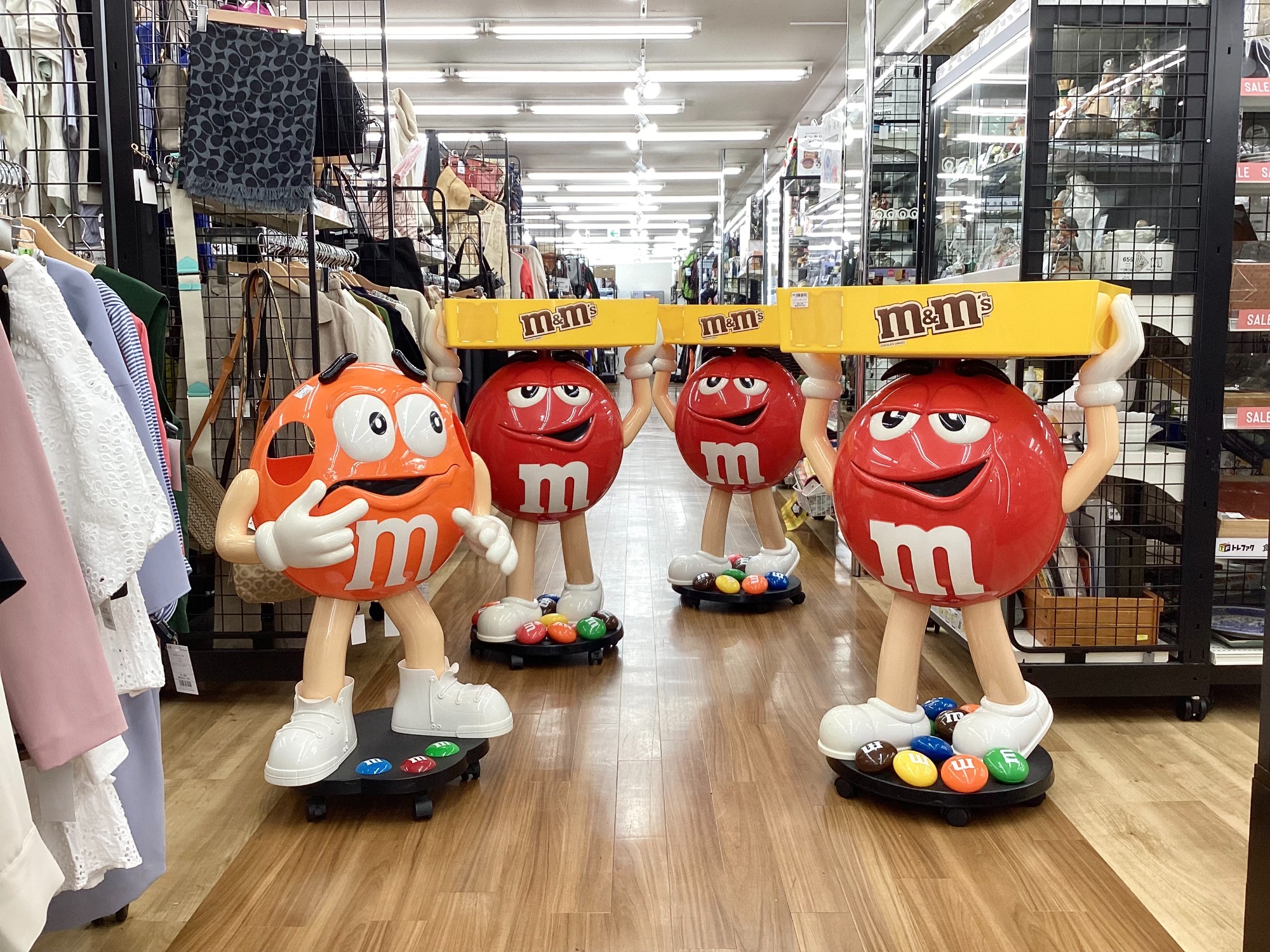 M&M's（エムアンドエムズ）】巨大ディスプレイが入荷しました