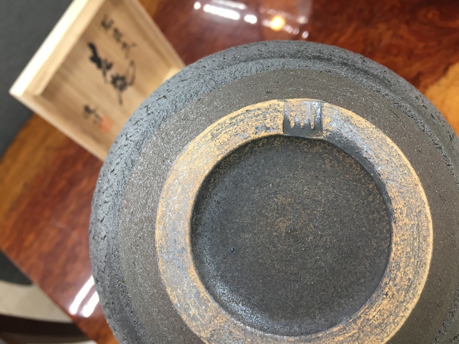 河原健雄作松皮紋花瓶を買取入荷しました！｜2021年11月25日