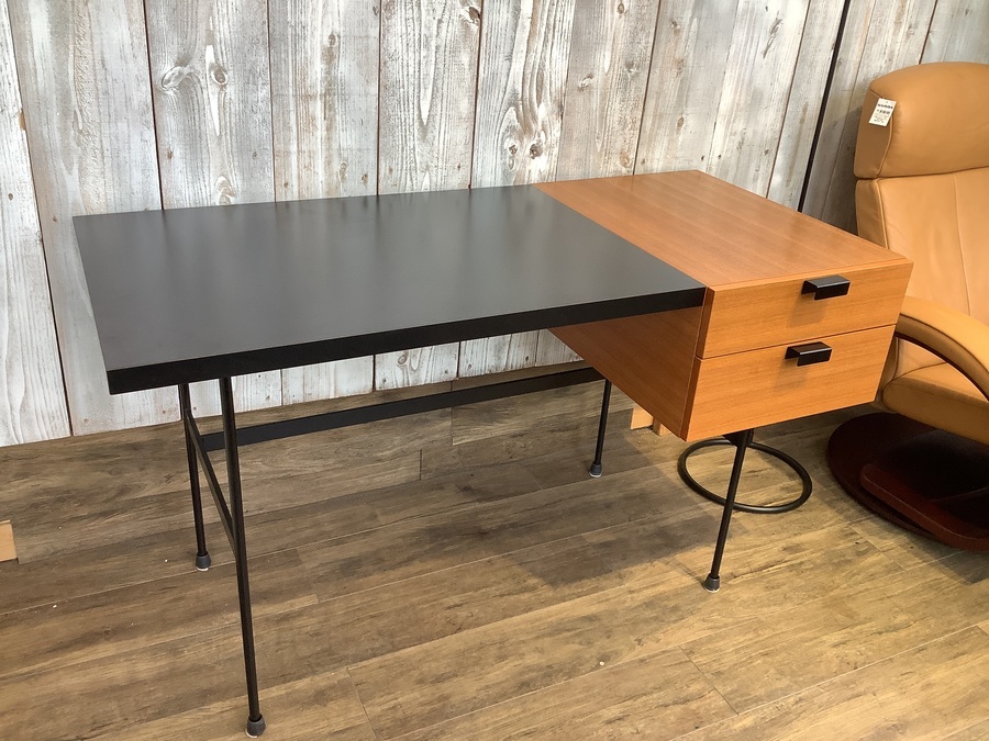 METROCS（メトロクス）】フレンチモダンの名作デスク（F031）が入荷