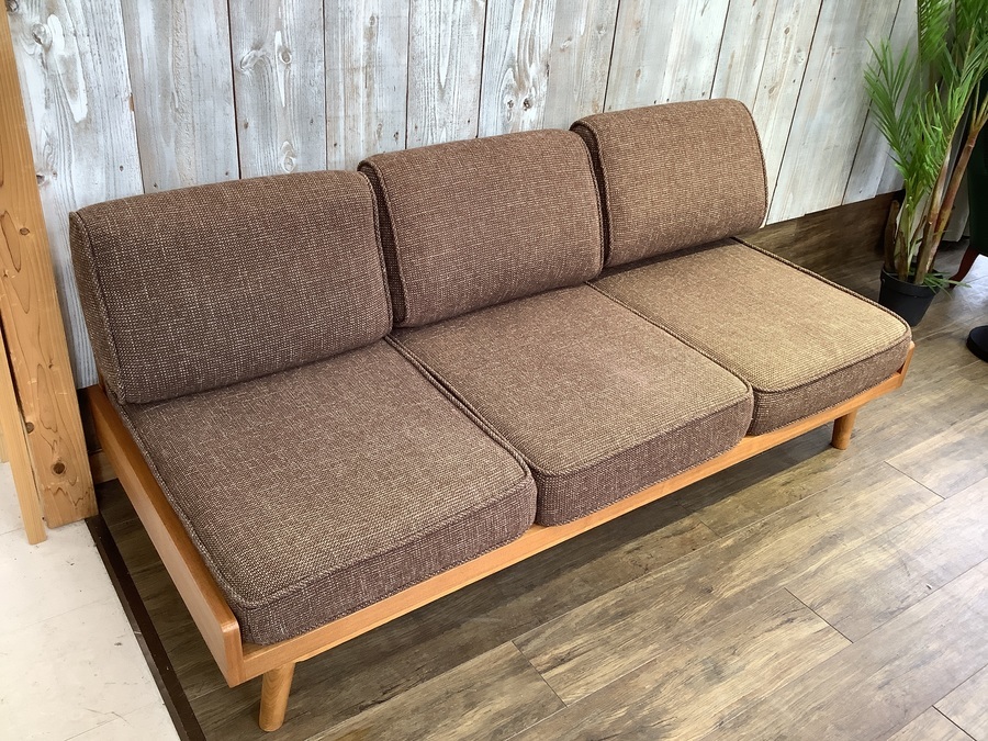 unico（ウニコ）】北欧ヴィンテージデザインのオットマン付3人掛け