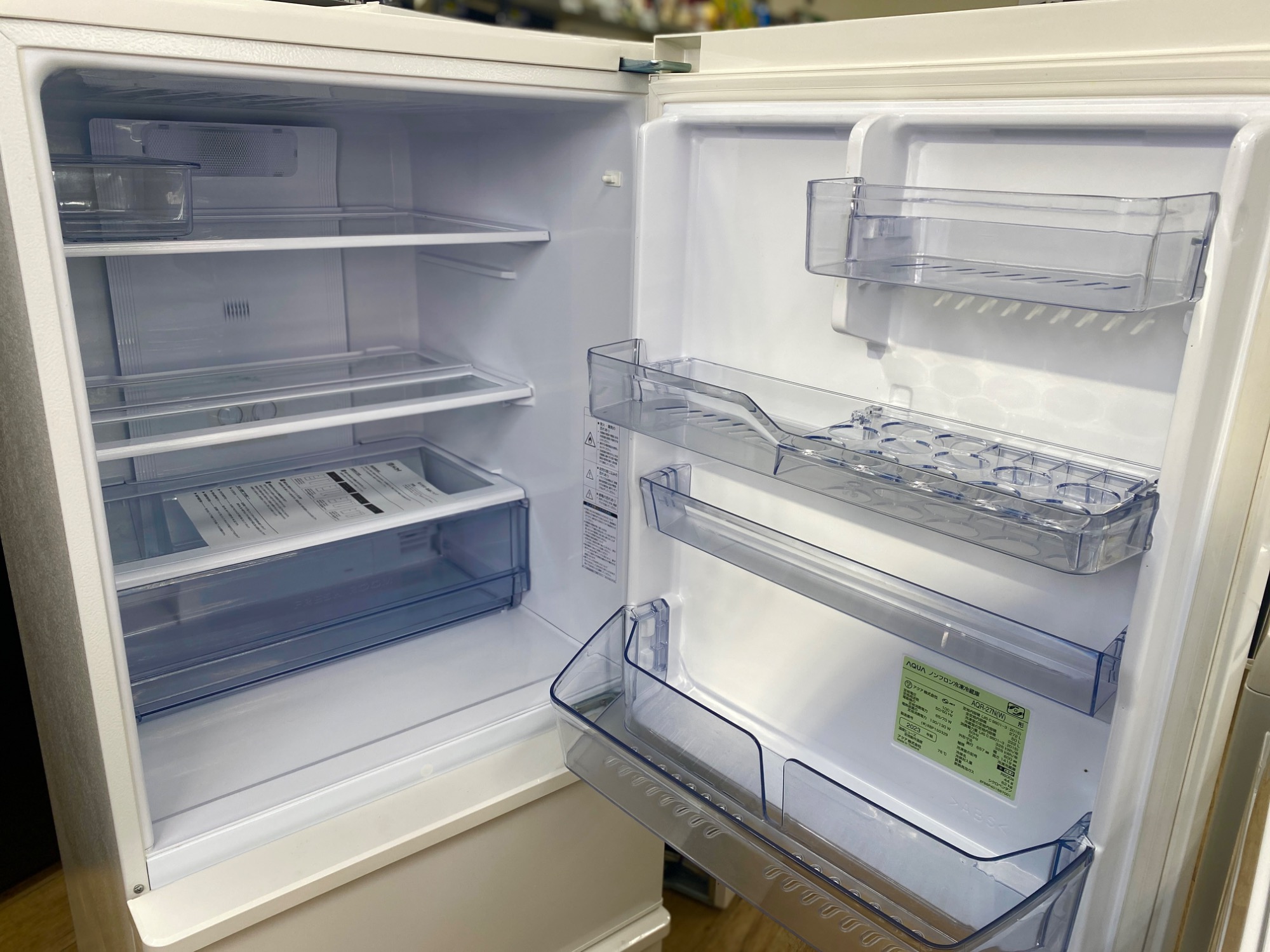生活家電の販売もしております！！AQUAとmaxzenの冷蔵庫のご紹介です
