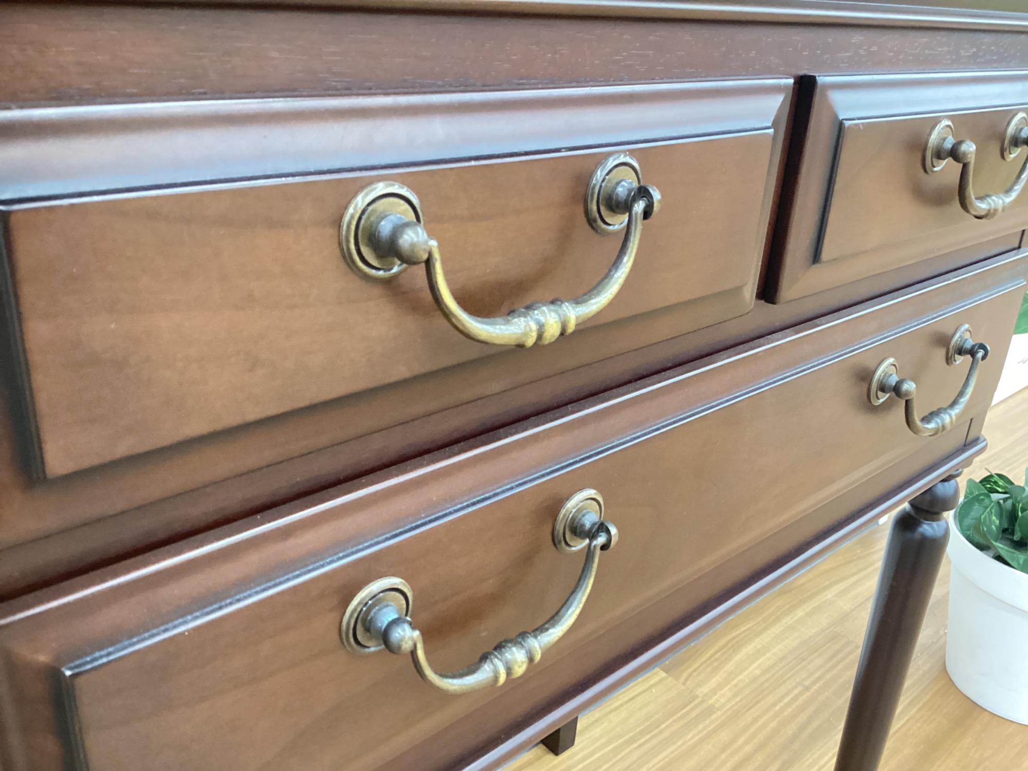 マルニ木工】ブリティッシュアンティークデザインのコンソールテーブル