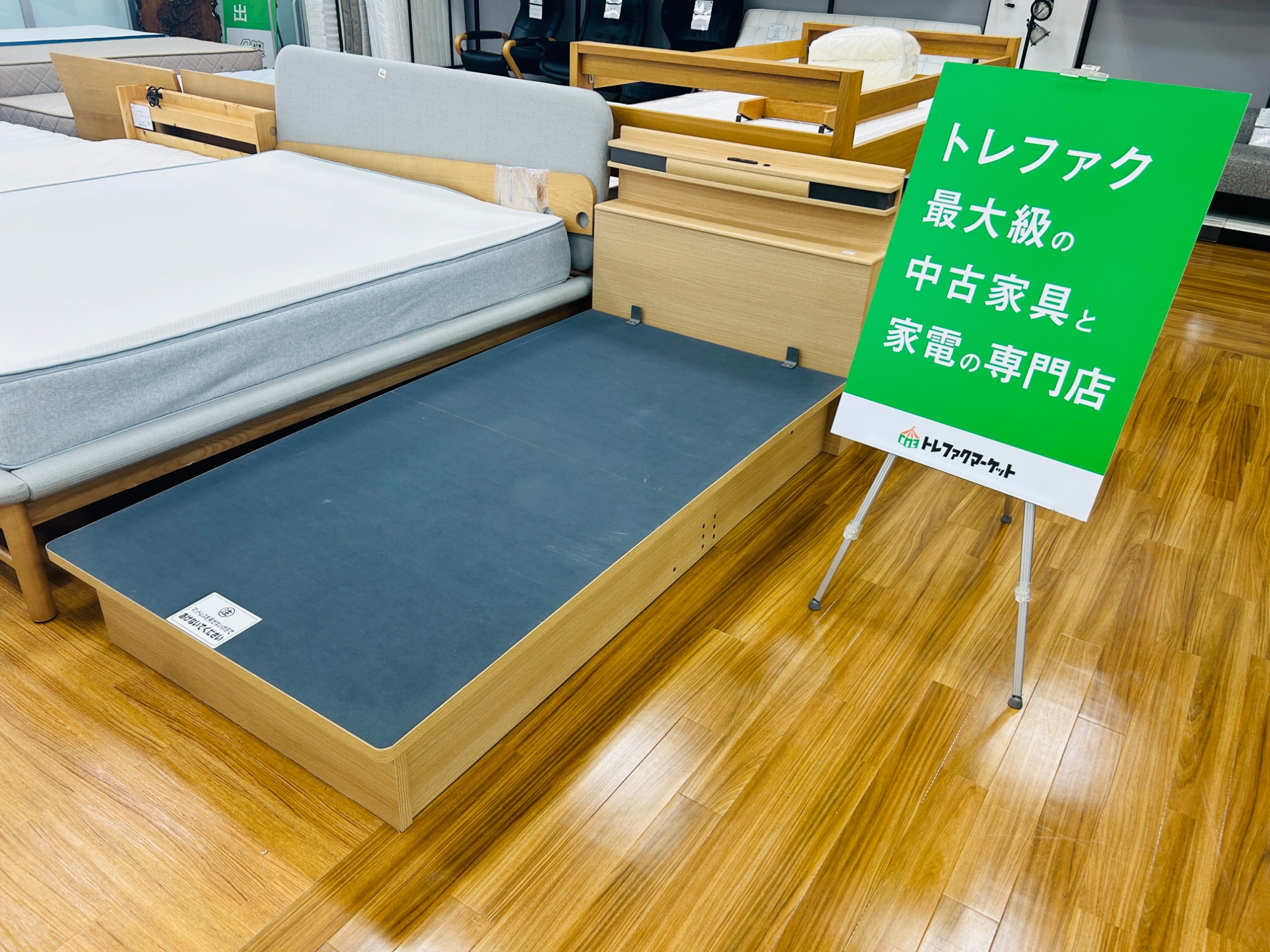 錦之堂インターナショナル】収納スペース完備！跳ね上げシングルベッド