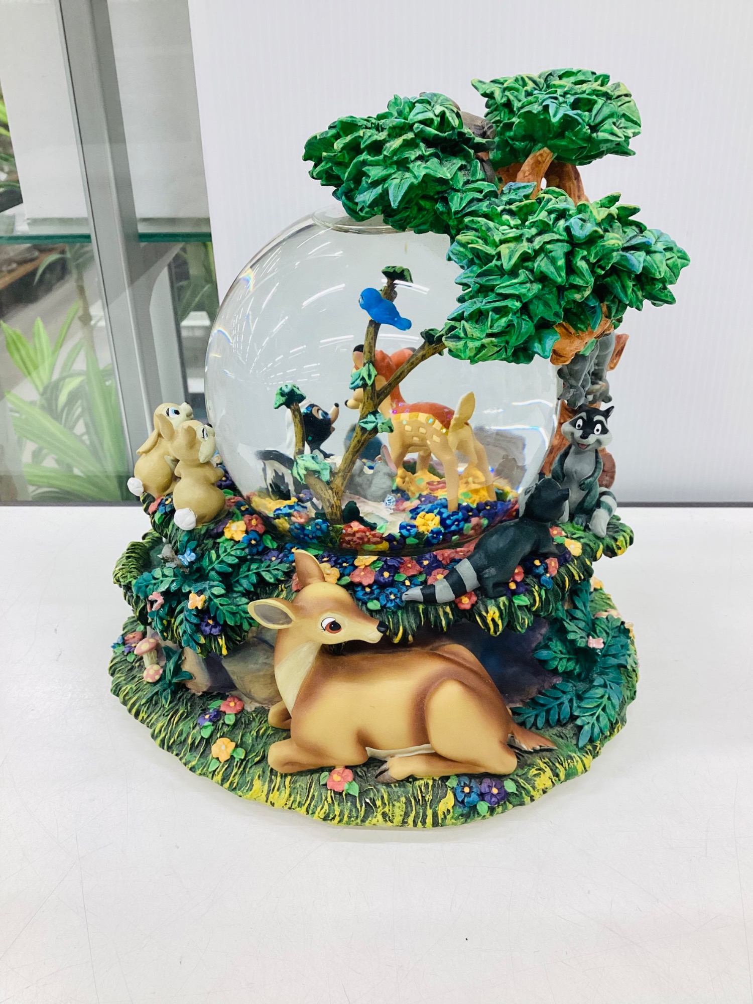 Disney/ディズニー バンビとフラワーの出会いを再現したスノードーム型