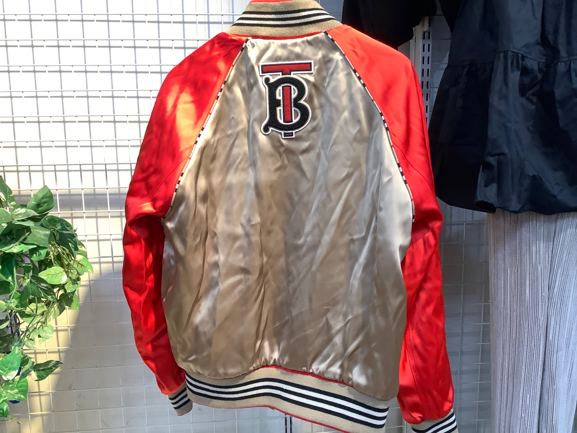 さりげないノヴァチェック】Burberry（バーバリー）よりスタジャンが