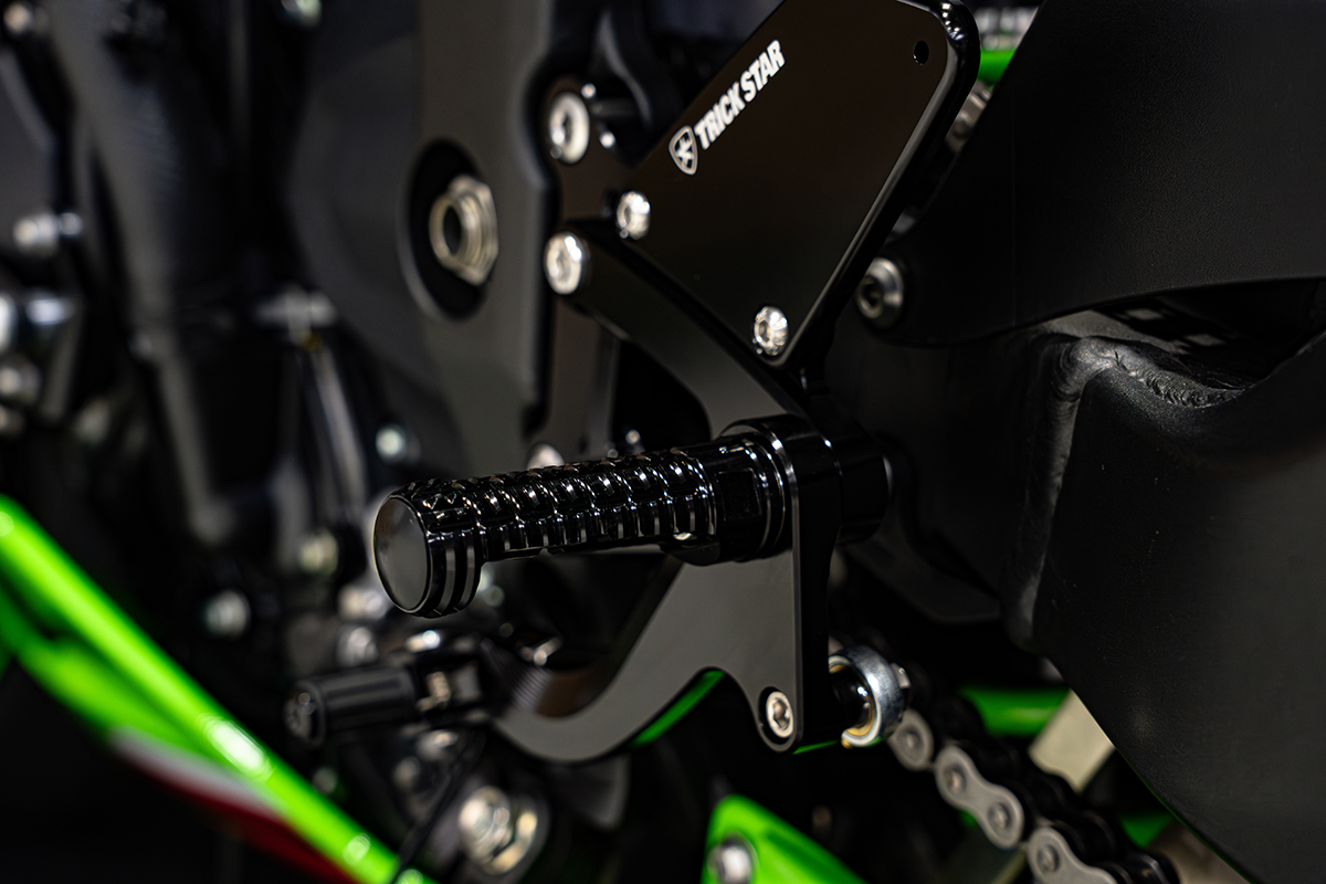 トリックスター / Ninja ZX-6R(24-26) バックステップ
