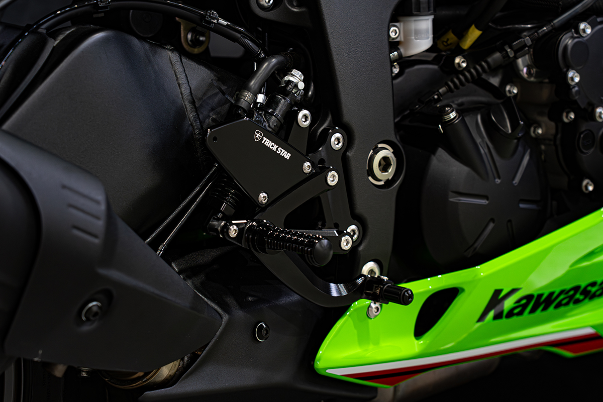 トリックスター / Ninja ZX-6R(24-26) バックステップ