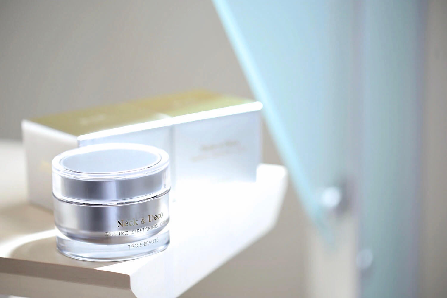 Neck & Deco QUATTRO STRETCHING CREAM｜トロワボウテ