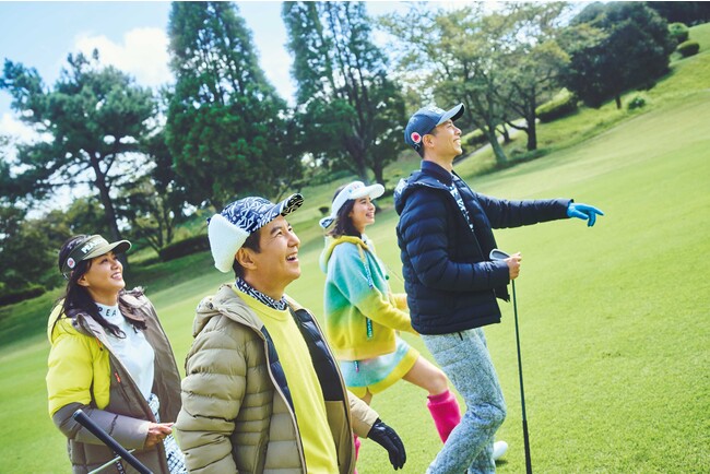 仲間とゴルフ「GOLF CAMP」をテーマにした2022 WINTER COLLECTIONの