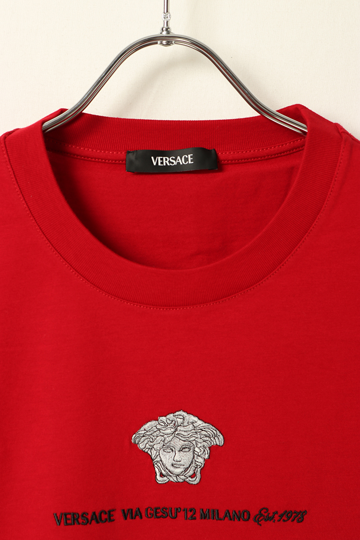 20%OFFセール71,500円→57,200円】 VERSACE ヴェルサーチ 刺繍入り