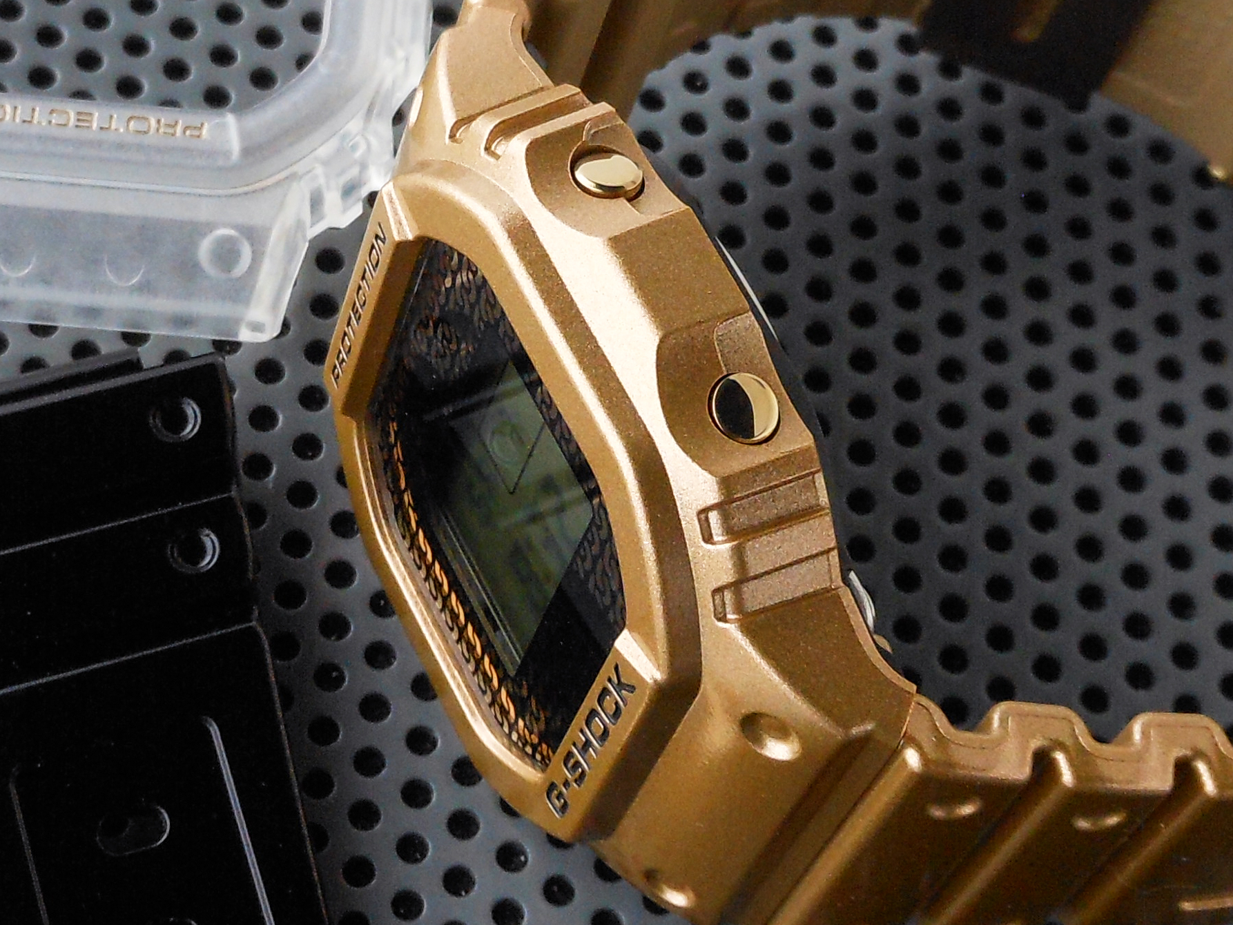 DWE-5600＜ゴールドチェーン＞モデル | 静岡の宝石・時計専門店 内山