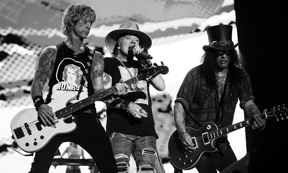 ガンズ・アンド・ローゼズ、新曲2曲と最新ライヴ2曲を収録したCD