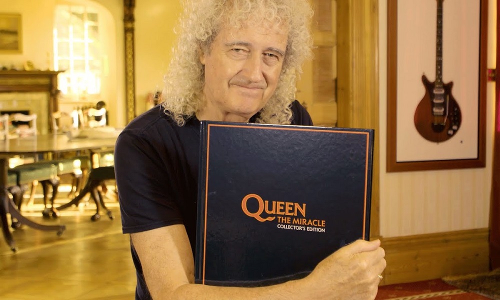 ブライアン・メイによるクイーン『ザ・ミラクル』ボックスの開封動画