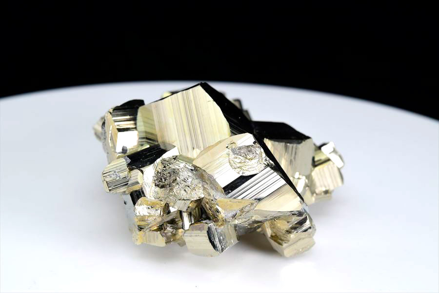 取扱量・品質は業界トップクラス｜パイライト（黄鉄鉱）クラスター原石