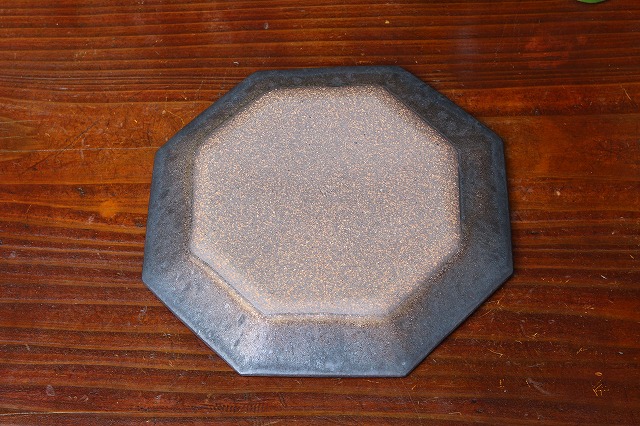 信楽焼 中川 雅佳 作 金彩八角皿（大） うつわ家膳｜人気作家、窯元を