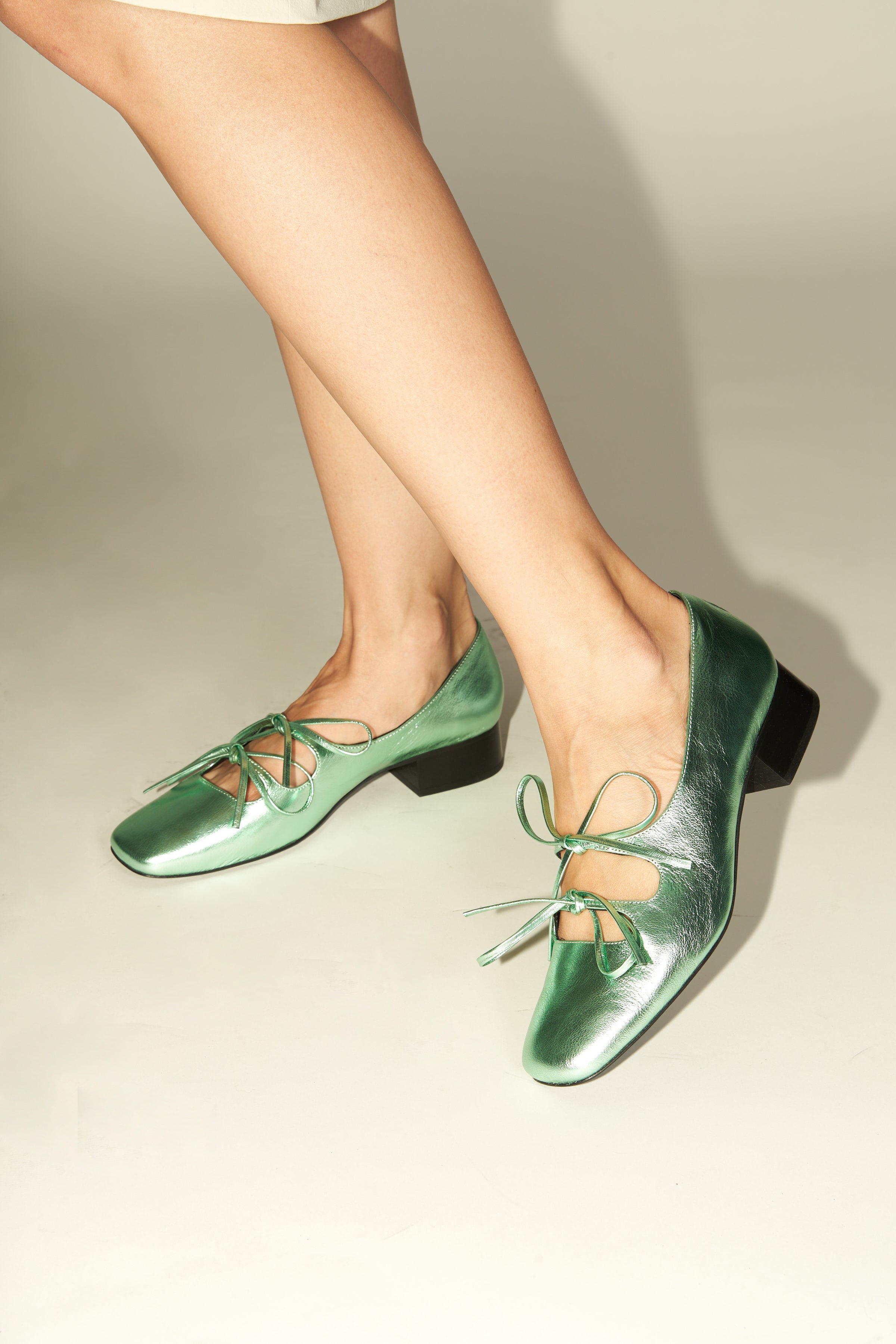 Nicole Saldana Isabel Green Metallic – vamp shoes