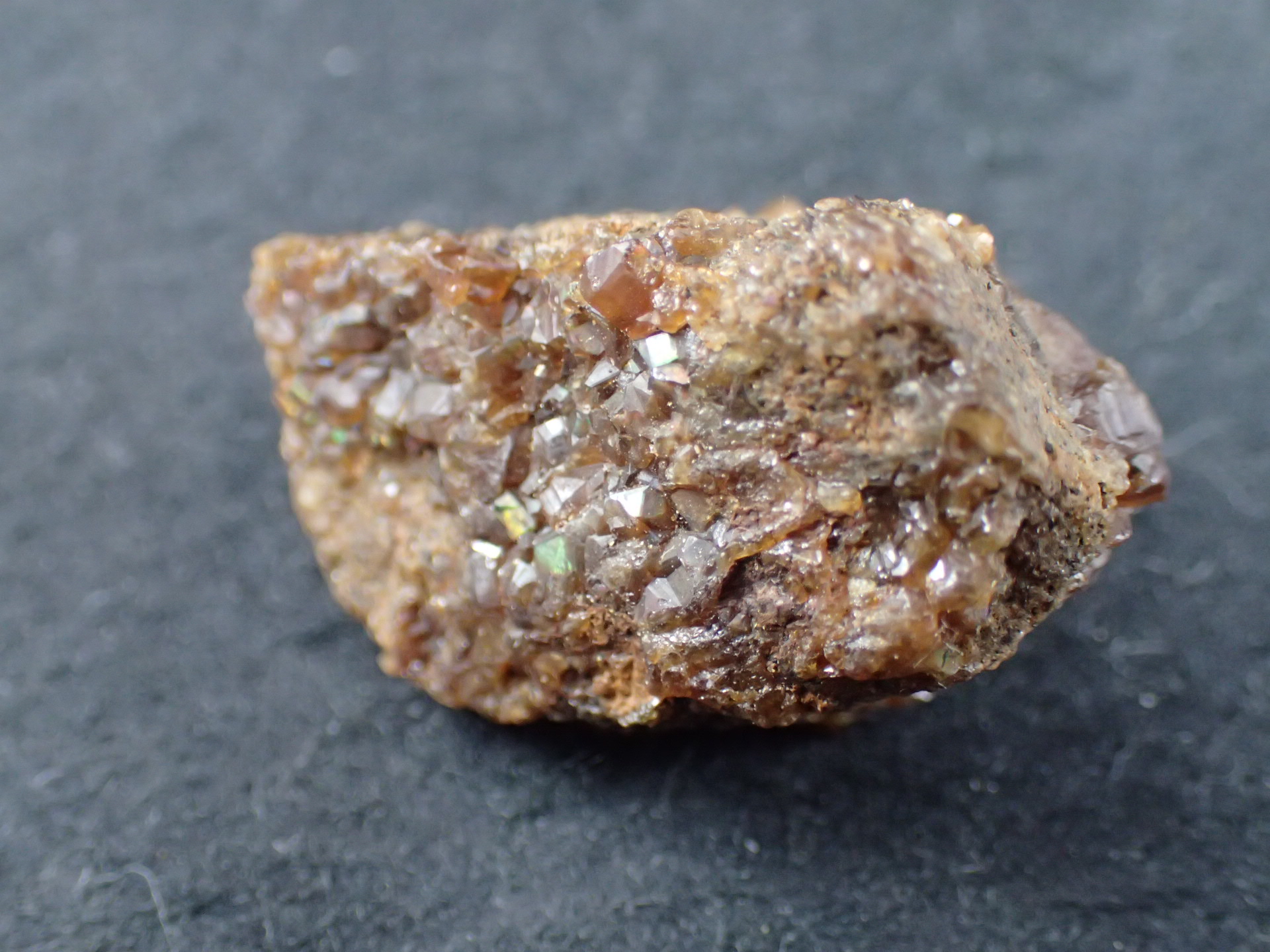 最高品質天川村レインボーガーネット 奈良県吉野郡天川村 産 ｜石の