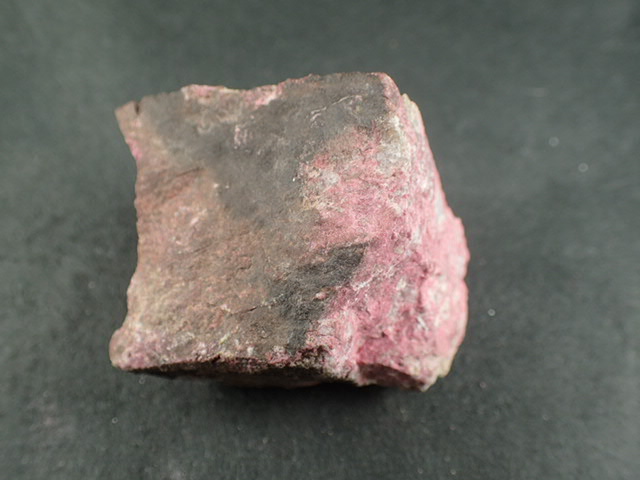 最高品質桃簾石（チューライト） Lom,Norway産 ｜石の販売専門店【vec