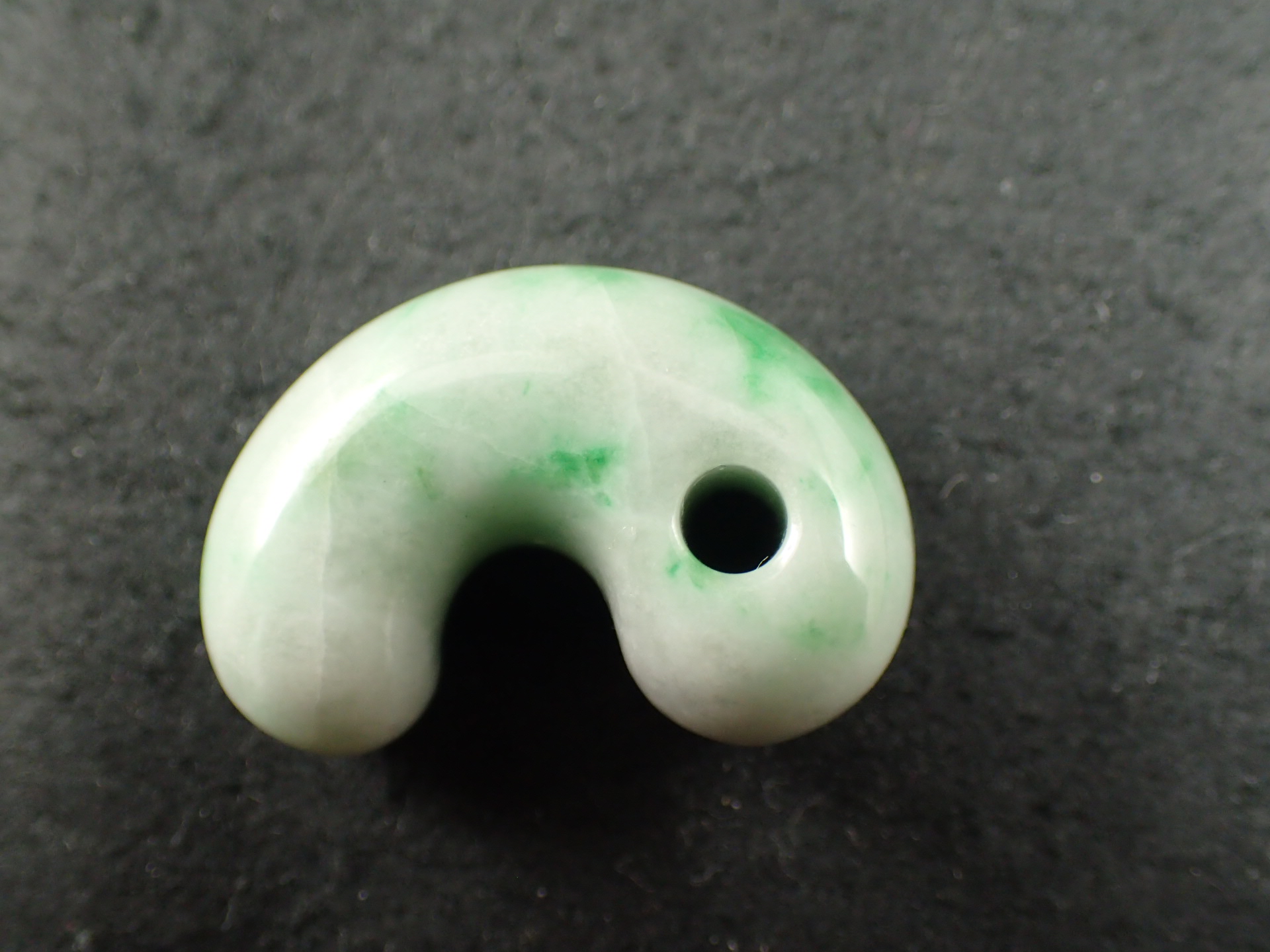 糸魚川翡翠 勾玉 ｜石の販売専門店【vec stone club】