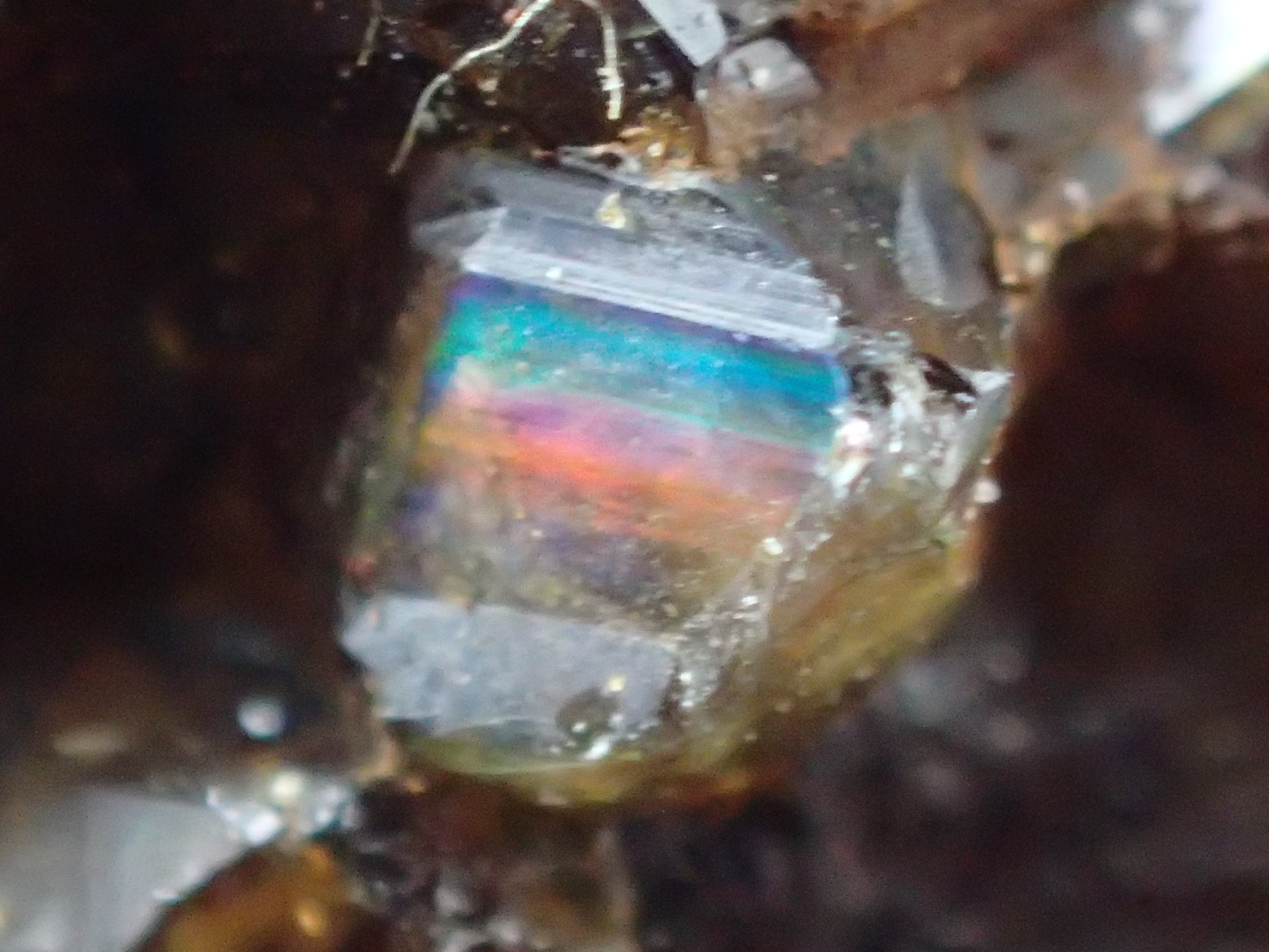 最高品質天川村レインボーガーネット 奈良県吉野郡天川村 産 ｜石の