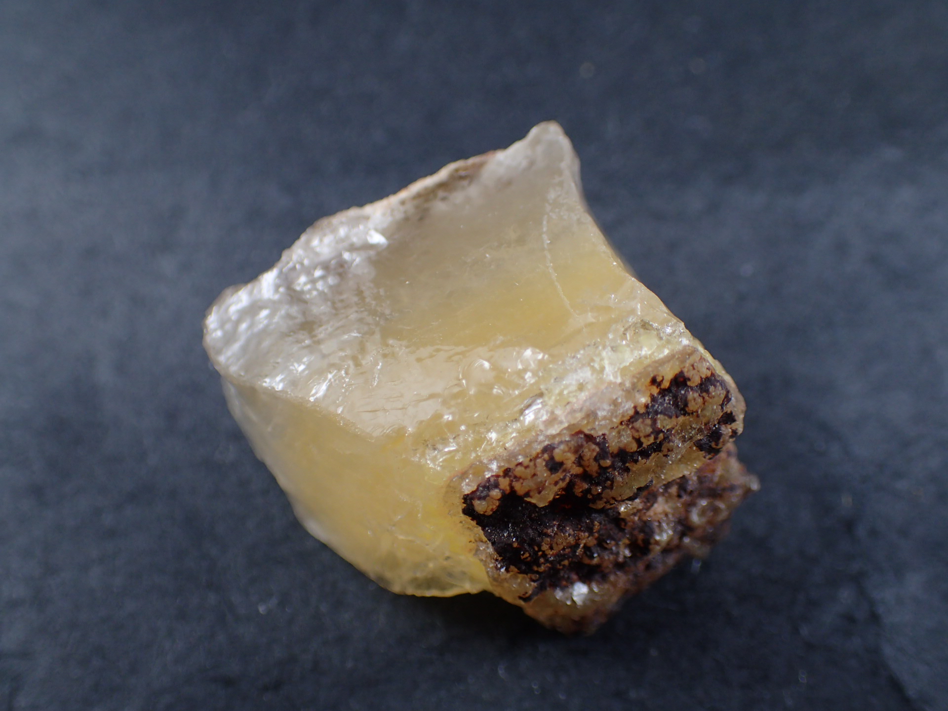 最高品質蛍光オパール 北海道然別湖西方産 ｜石の販売専門店【vec