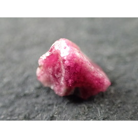 最高品質レッドベリル原石(Red Beryl) Wah Wah Mtns, Beaver Co., Utah
