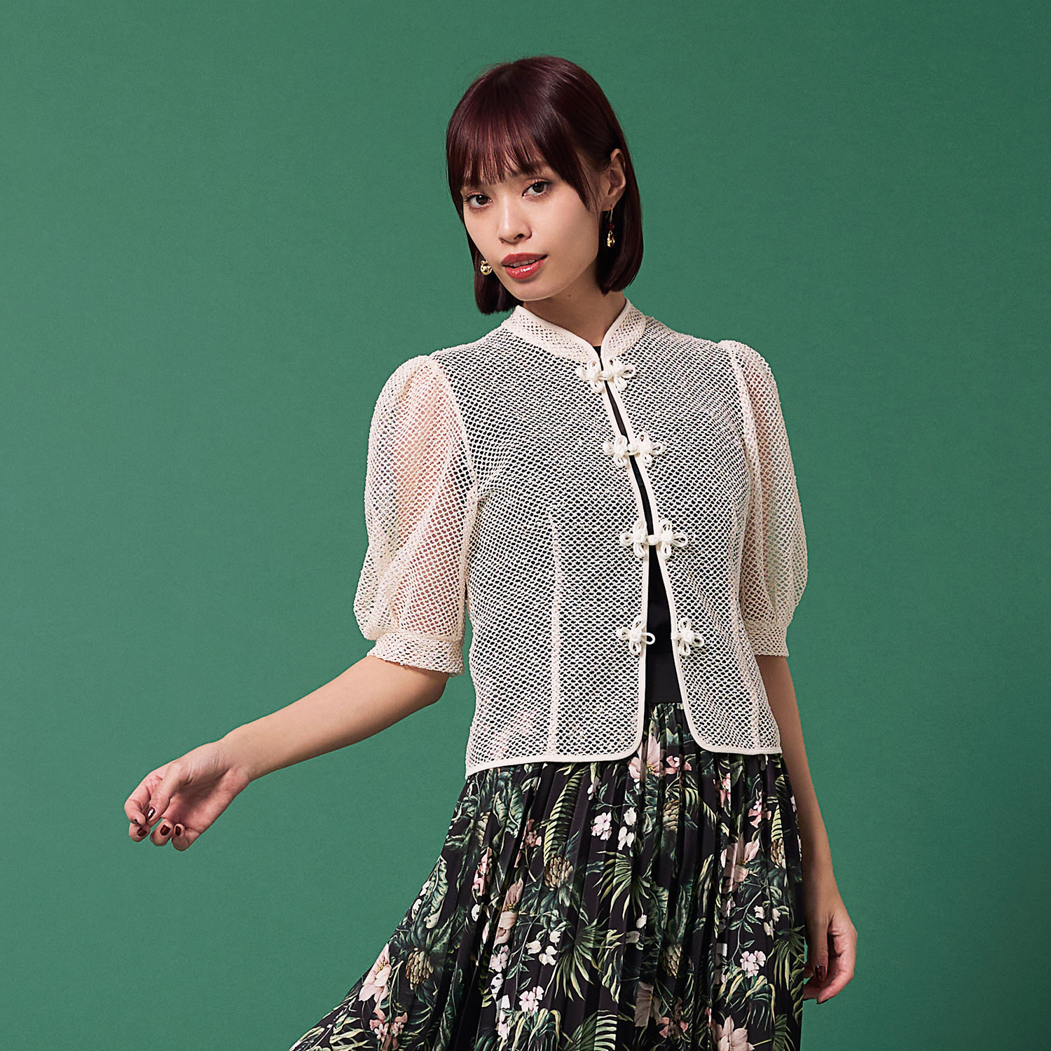 Slab mesh ブラウス｜VIVIENNE TAM（ヴィヴィアンタム）公式オンライン