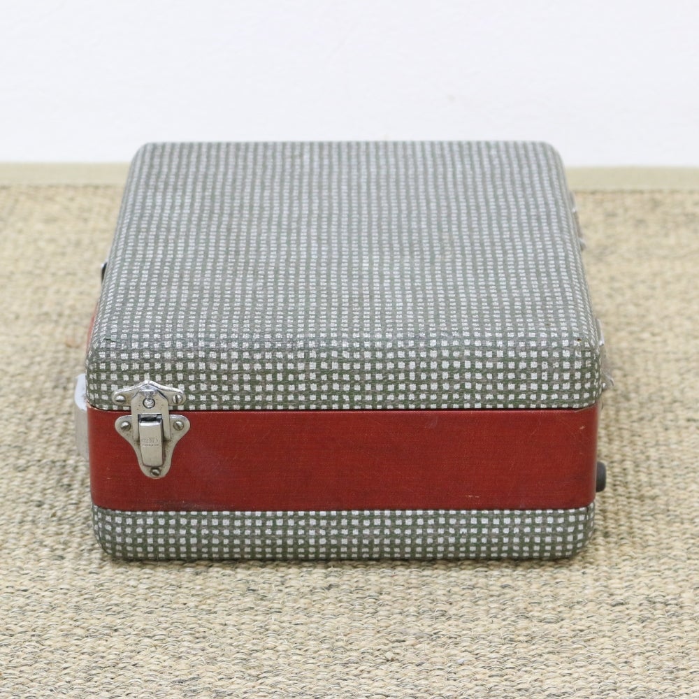 チェック柄がおしゃれで可愛い♪レトロなトランクケース型の