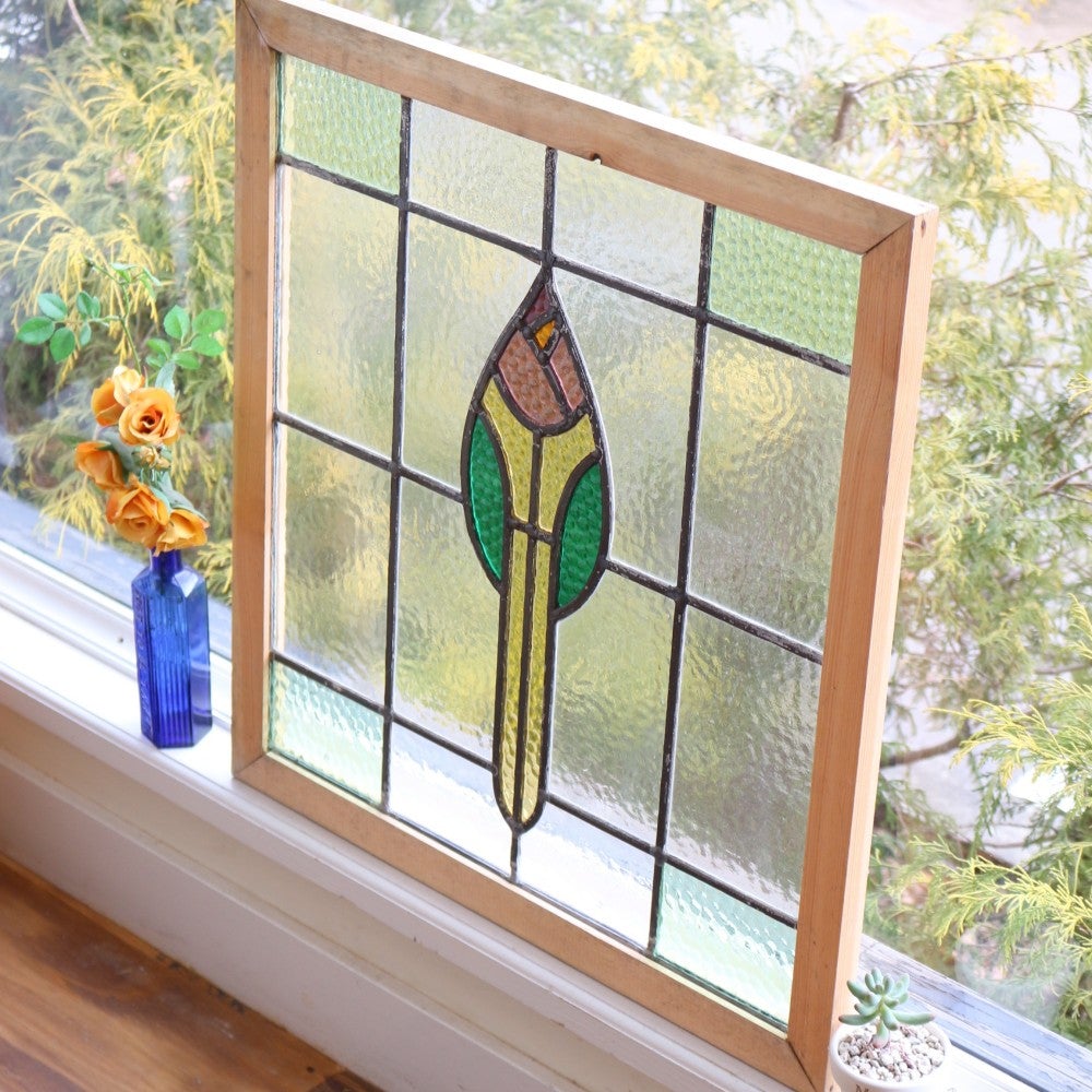 花咲くドロップ型のモチーフ♪ 英国アンティークのステンドグラス VC85