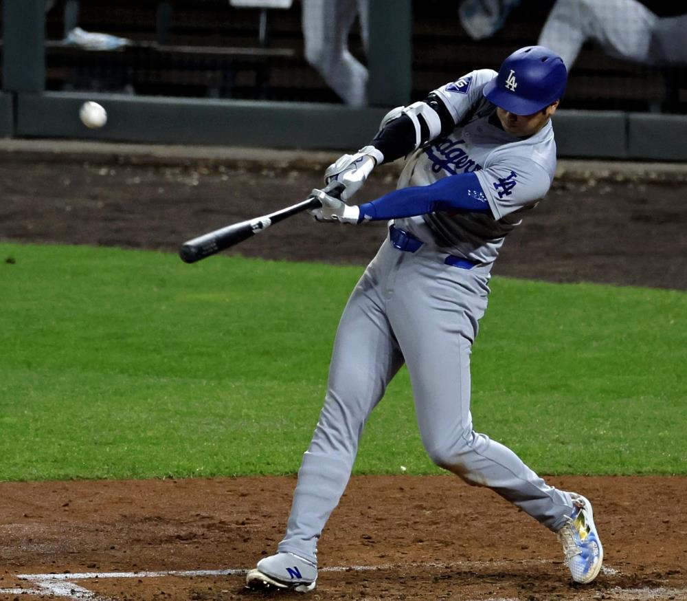 ドジャース大谷翔平54号3ラン、飛距離133m特大の一発…54