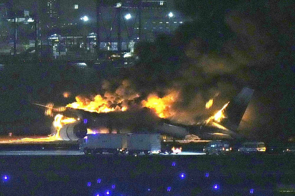 JAL機炎上、乗員・乗客379人全員脱出の情報…新千歳発516便