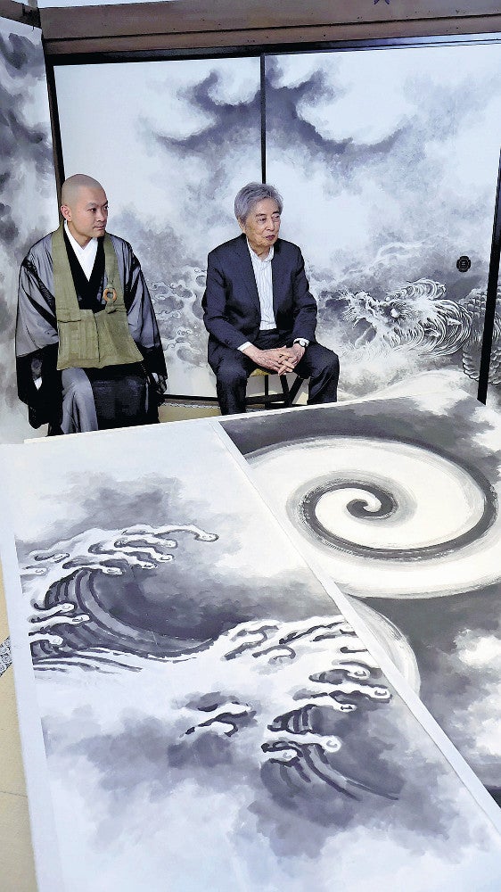 細川護熙元首相が描いた雲龍図の障壁画52面、一族ゆかりの龍安寺に