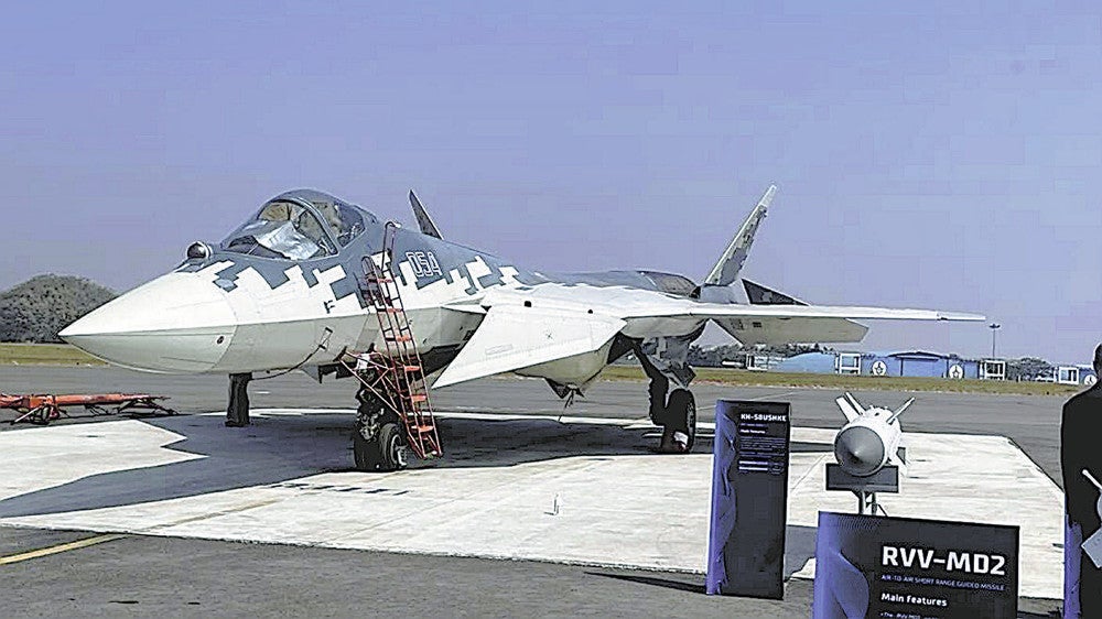 ロシアが最新鋭スホイ57、アメリカはF35A急きょ派遣…第5世代