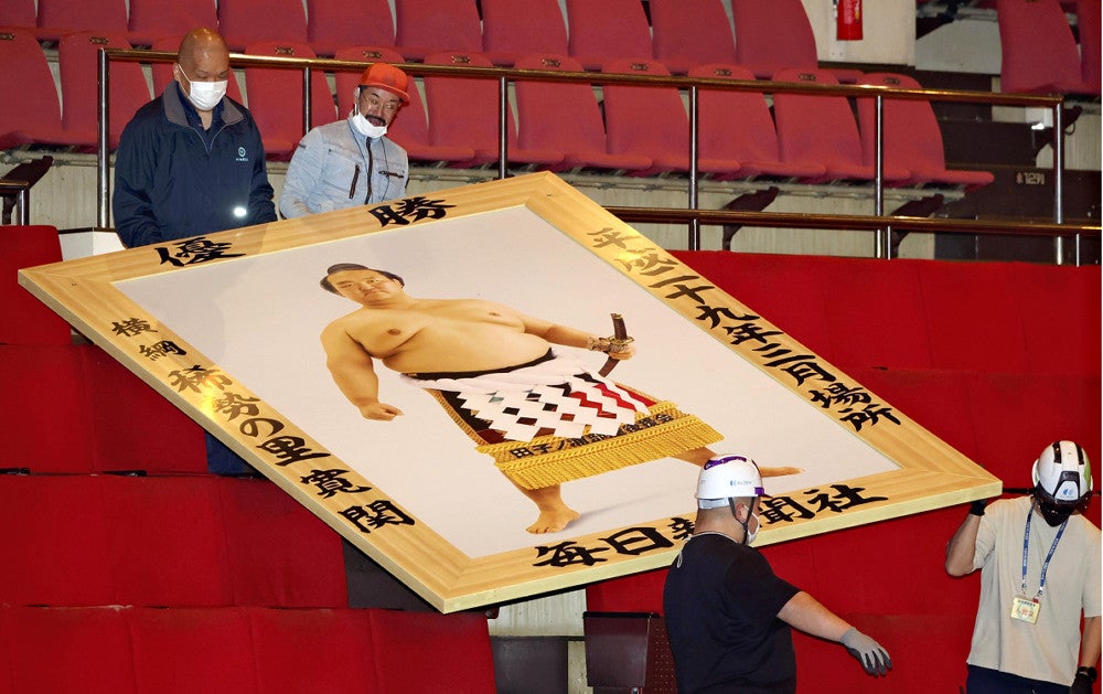 元横綱稀勢の里の優勝額、最後の1枚を取り外し…「注目されて