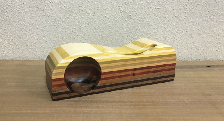 寄木スマホスピーカー | 製品紹介 | 伝統工芸品・箱根寄木細工 露木木工所